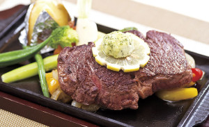 肉の旨味広がるアンガス牛の贅沢ステーキ